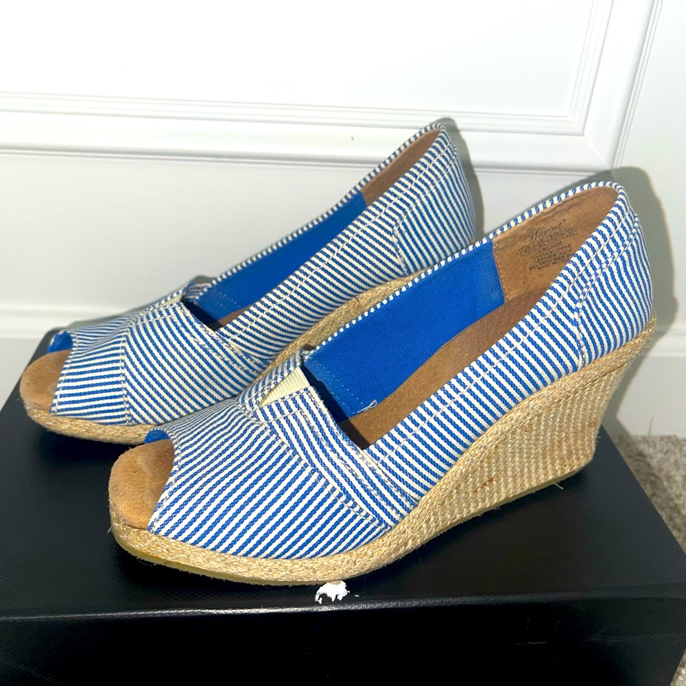 Toms Shoe Wedge Blue white size 6.5